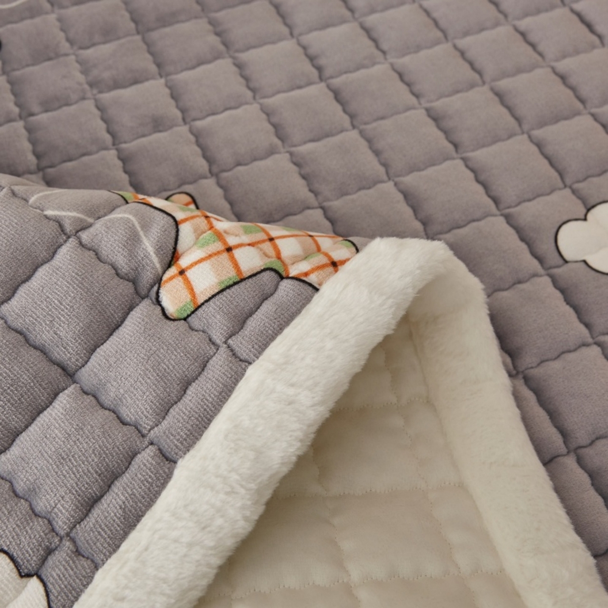 91家纺网 家纺一手货源 找家纺 东宇床垫 2025新款A类牛奶绒印花直角防滑床垫床褥三件套-成人款 星云灰