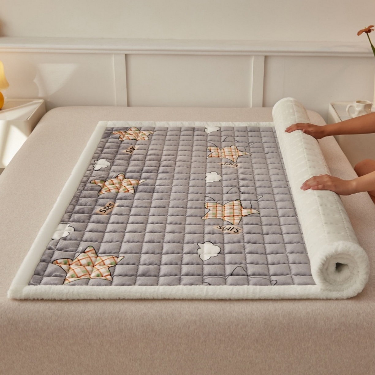 91家纺网 家纺一手货源 找家纺 东宇床垫 2025新款A类牛奶绒印花直角防滑床垫床褥三件套-成人款 星云灰