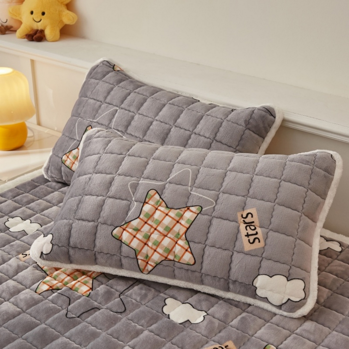 91家纺网 家纺一手货源 找家纺 东宇床垫 2025新款A类牛奶绒印花直角防滑床垫床褥三件套-成人款 星云灰