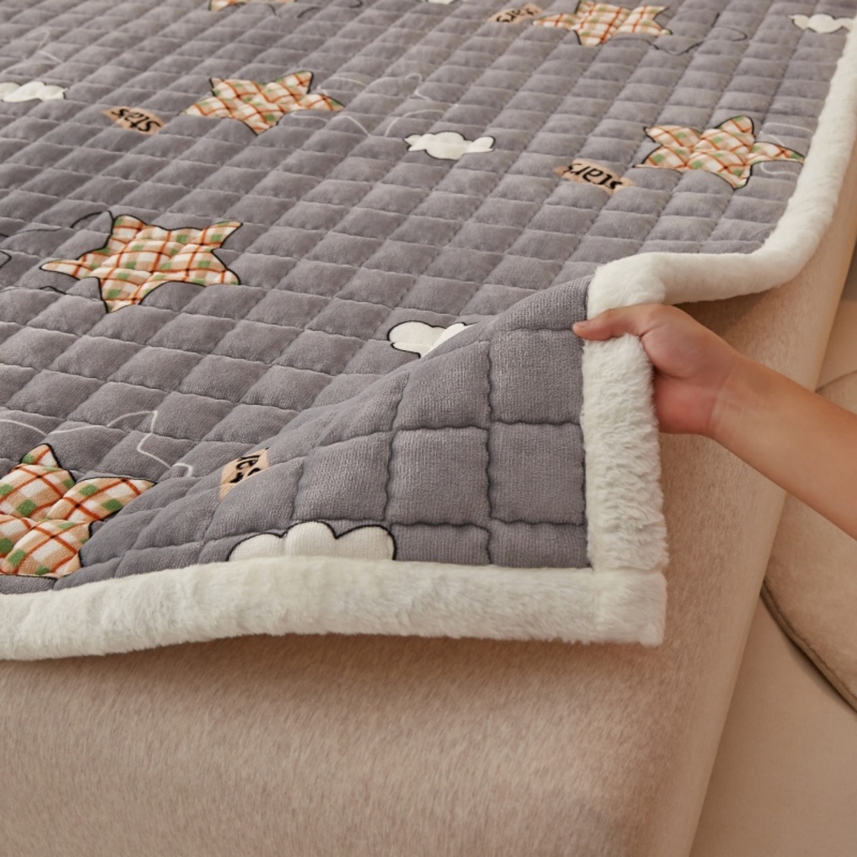 91家纺网 家纺一手货源 找家纺 东宇床垫 2025新款A类牛奶绒印花直角防滑床垫床褥三件套-成人款 星云灰