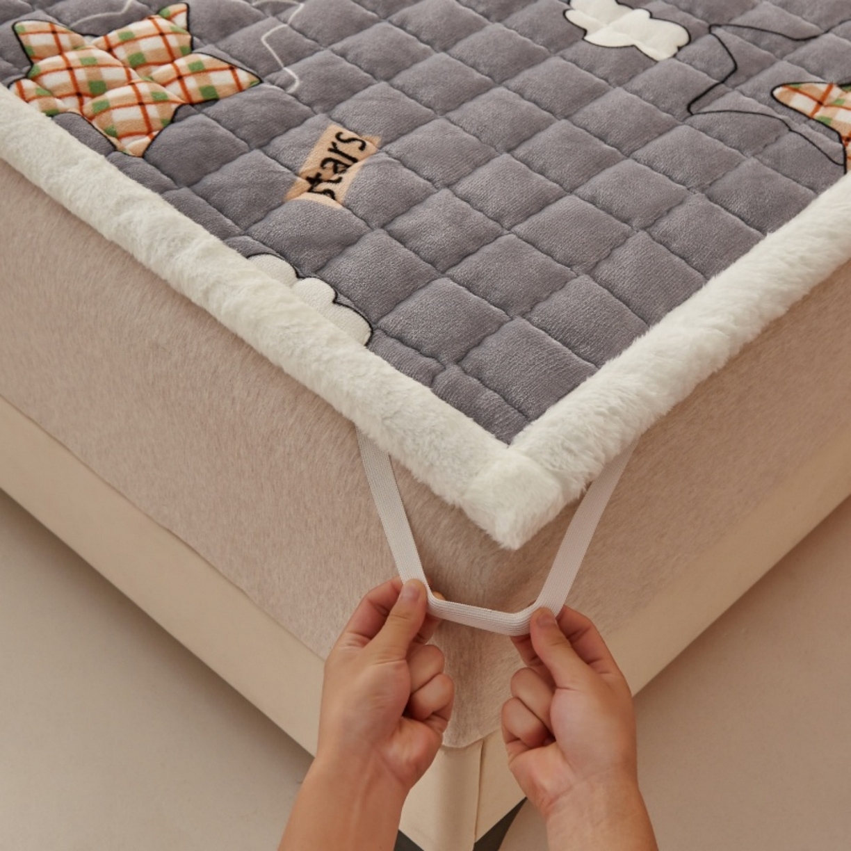 91家纺网 家纺一手货源 找家纺 东宇床垫 2025新款A类牛奶绒印花直角防滑床垫床褥三件套-成人款 星云灰