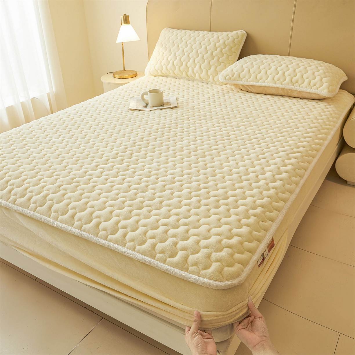 91家纺网 家纺一手货源 找家纺 （总）雯豆家纺 2025冬季新款纯色素色牛奶绒夹棉床笠三件套保暖席梦思保护套