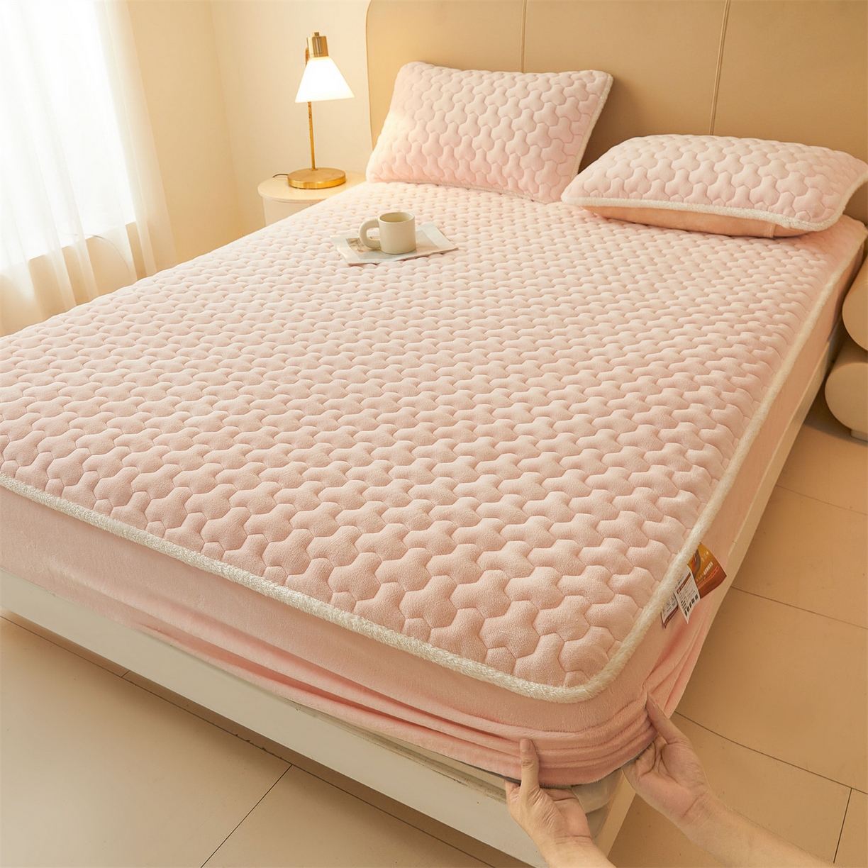 91家纺网 家纺一手货源 找家纺 （总）雯豆家纺 2025冬季新款纯色素色牛奶绒夹棉床笠三件套保暖席梦思保护套