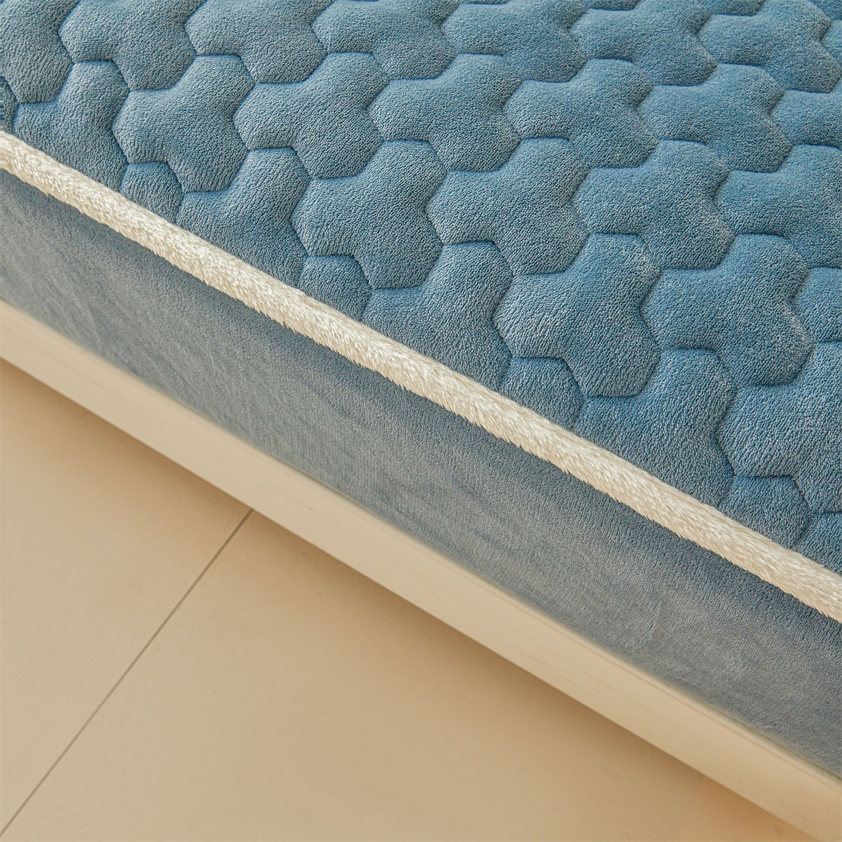 91家纺网 家纺一手货源 找家纺 （总）雯豆家纺 2025冬季新款纯色素色牛奶绒夹棉床笠三件套保暖席梦思保护套