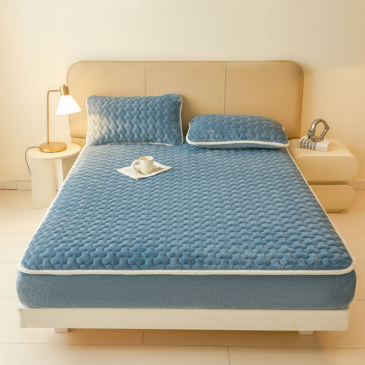 91家纺网 家纺一手货源 找家纺 （总）雯豆家纺 2025冬季新款纯色素色牛奶绒夹棉床笠三件套保暖席梦思保护套