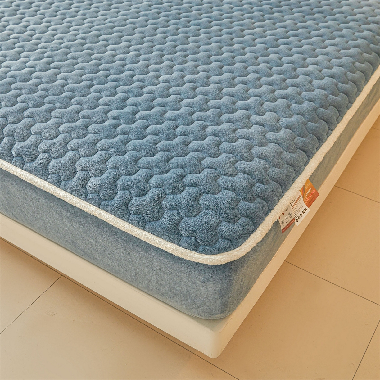 91家纺网 家纺一手货源 找家纺 （总）雯豆家纺 2025冬季新款纯色素色牛奶绒夹棉床笠三件套保暖席梦思保护套