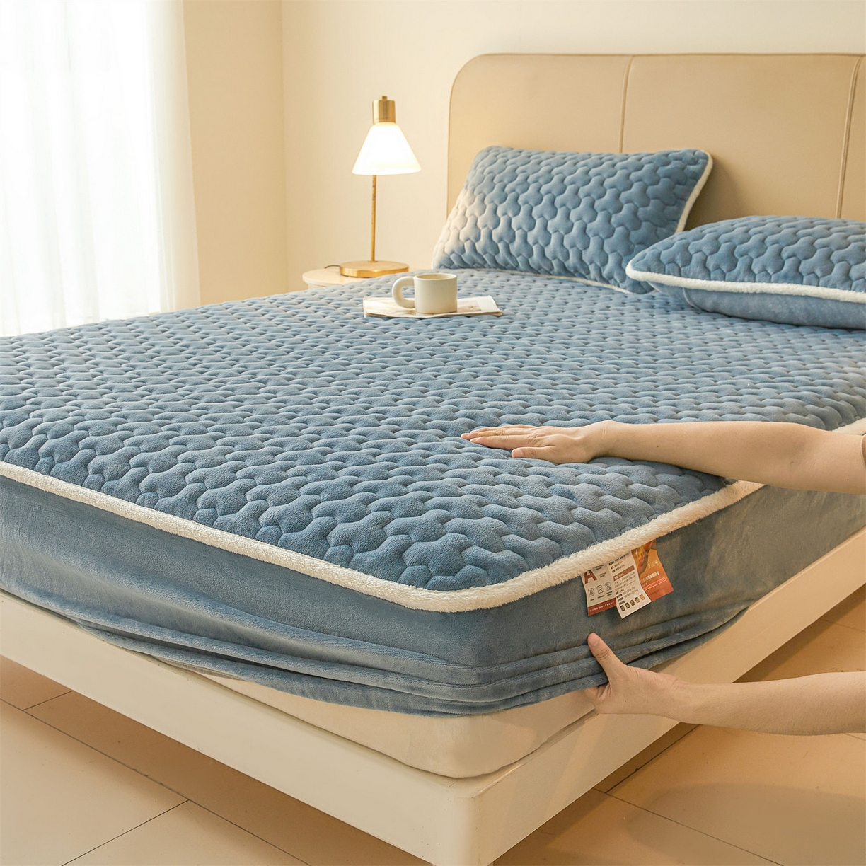 91家纺网 家纺一手货源 找家纺 （总）雯豆家纺 2025冬季新款纯色素色牛奶绒夹棉床笠三件套保暖席梦思保护套