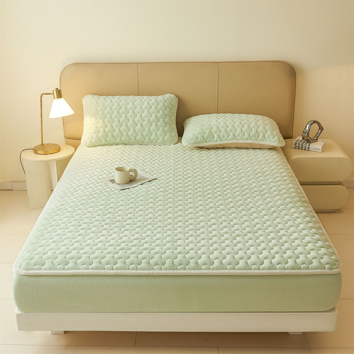 91家纺网 家纺一手货源 找家纺 雯豆家纺 2025冬季新款纯色素色牛奶绒夹棉床笠三件套保暖席梦思保护套牛奶绒夹棉床笠-薄荷绿