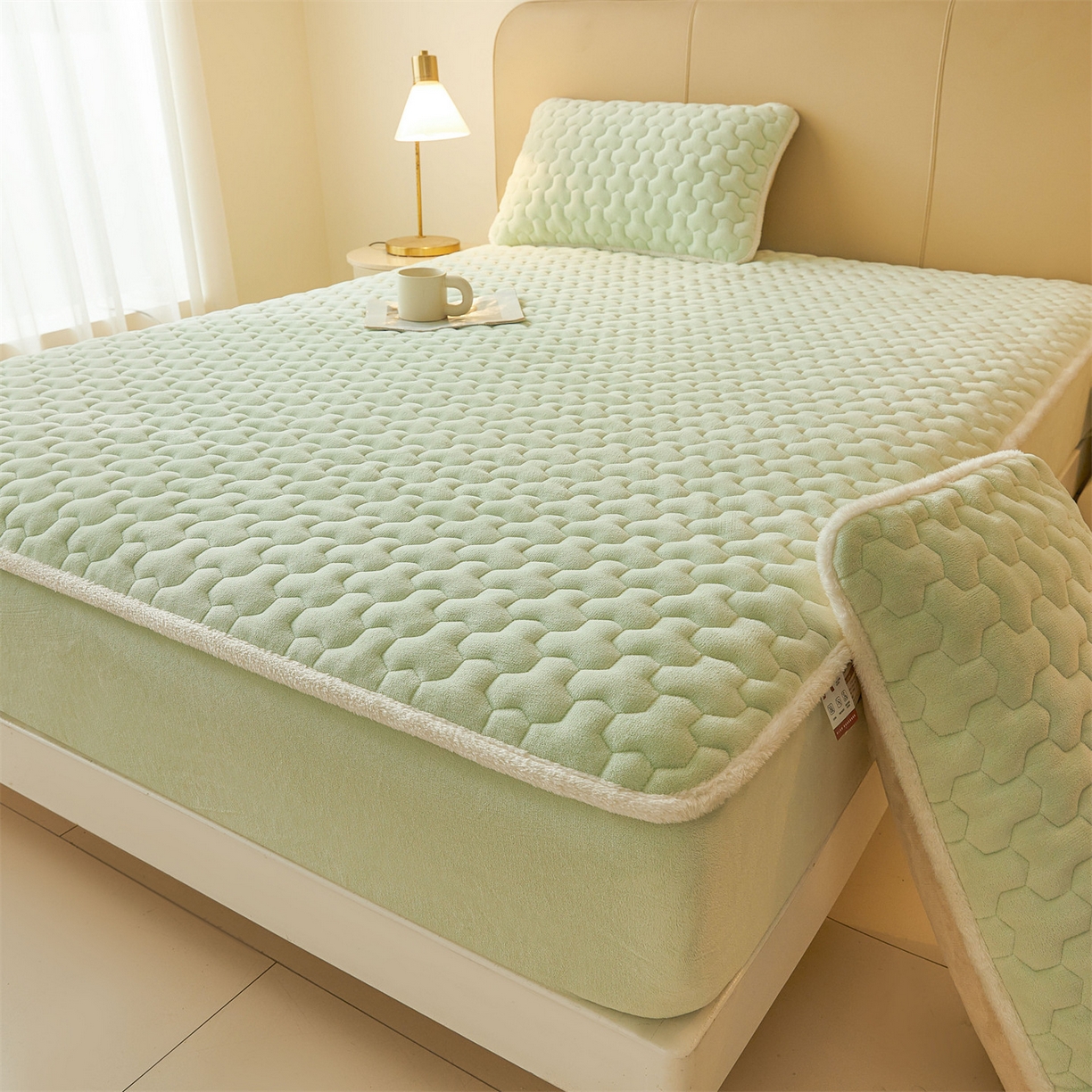 91家纺网 家纺一手货源 找家纺 雯豆家纺 2025冬季新款纯色素色牛奶绒夹棉床笠三件套保暖席梦思保护套牛奶绒夹棉床笠-薄荷绿