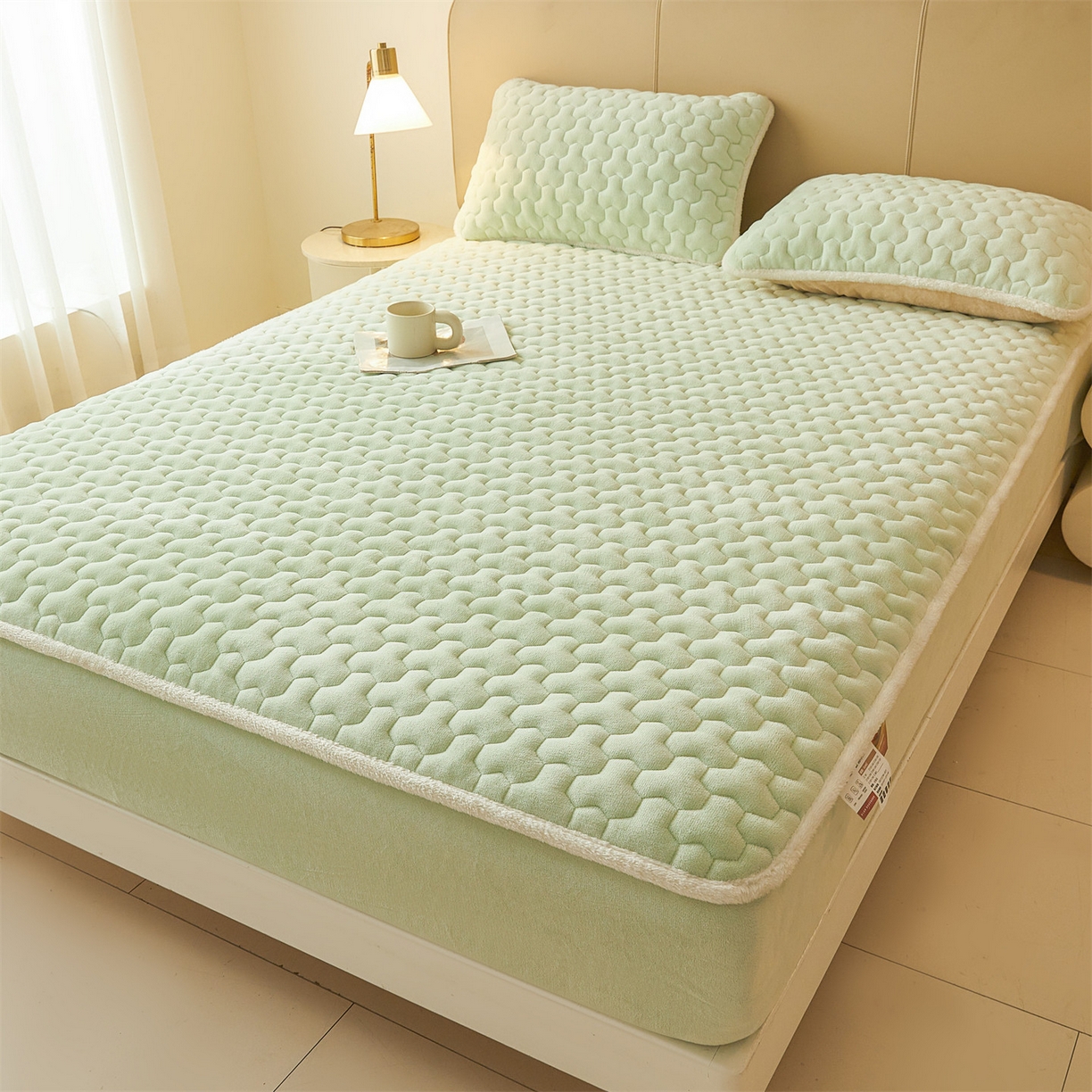 91家纺网 家纺一手货源 找家纺 雯豆家纺 2025冬季新款纯色素色牛奶绒夹棉床笠三件套保暖席梦思保护套牛奶绒夹棉床笠-薄荷绿