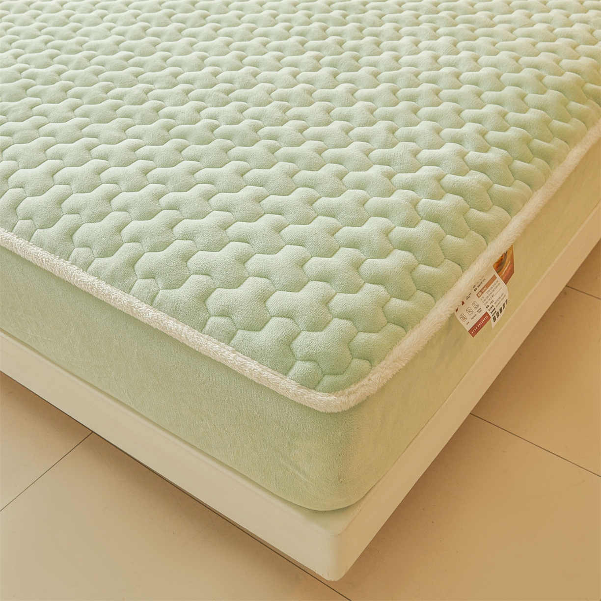 91家纺网 家纺一手货源 找家纺 雯豆家纺 2025冬季新款纯色素色牛奶绒夹棉床笠三件套保暖席梦思保护套牛奶绒夹棉床笠-薄荷绿