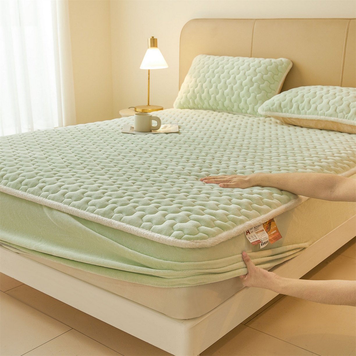 91家纺网 家纺一手货源 找家纺 雯豆家纺 2025冬季新款纯色素色牛奶绒夹棉床笠三件套保暖席梦思保护套牛奶绒夹棉床笠-薄荷绿