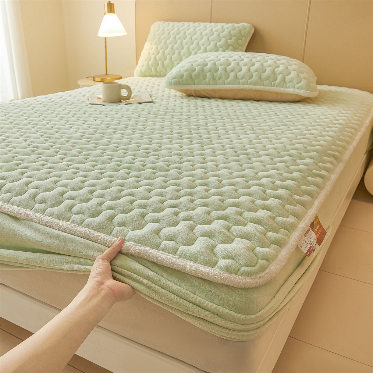 91家纺网 家纺一手货源 找家纺 雯豆家纺 2025冬季新款纯色素色牛奶绒夹棉床笠三件套保暖席梦思保护套牛奶绒夹棉床笠-薄荷绿