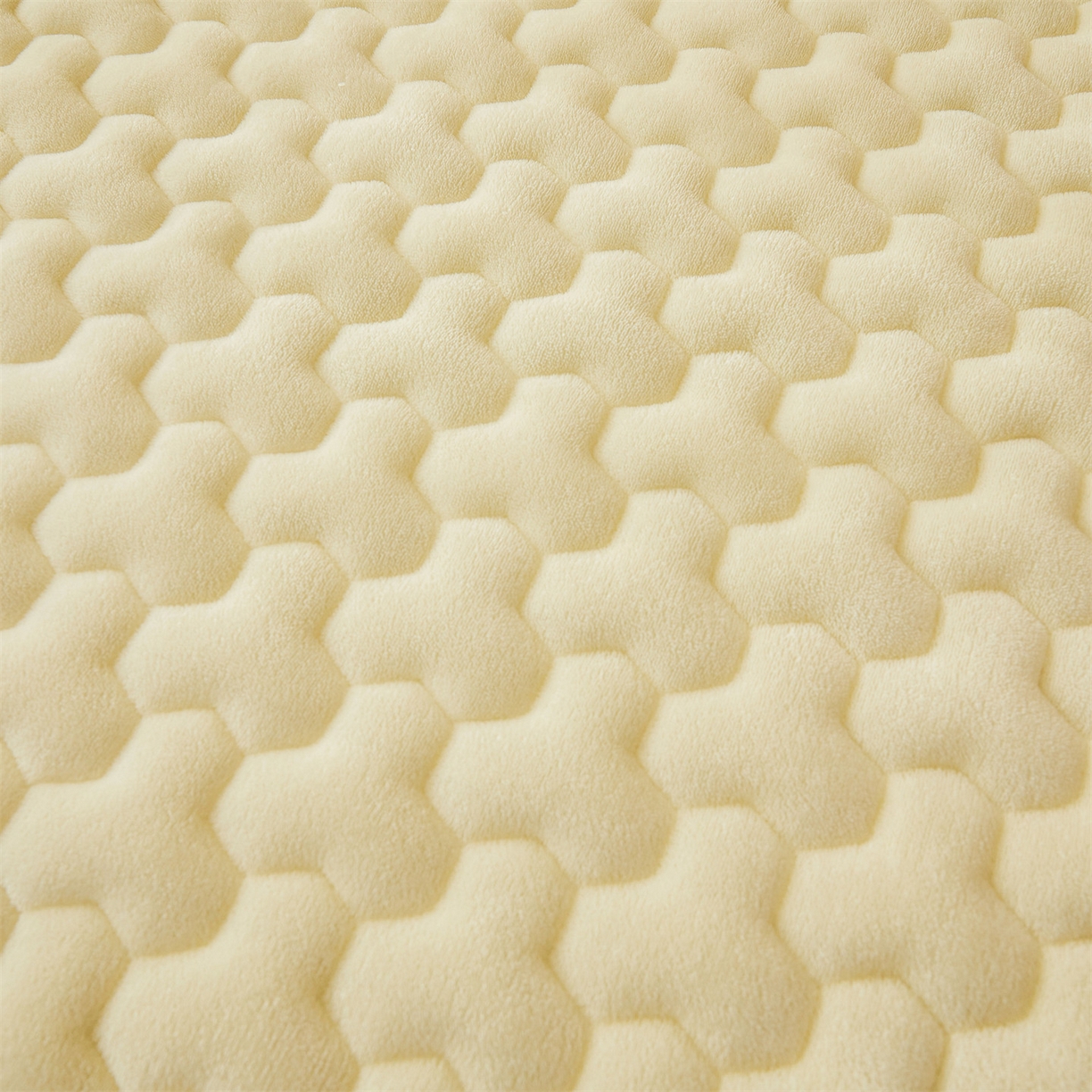 91家纺网 家纺一手货源 找家纺 雯豆家纺 2025冬季新款纯色素色牛奶绒夹棉床笠三件套保暖席梦思保护套牛奶绒夹棉床笠-点黄