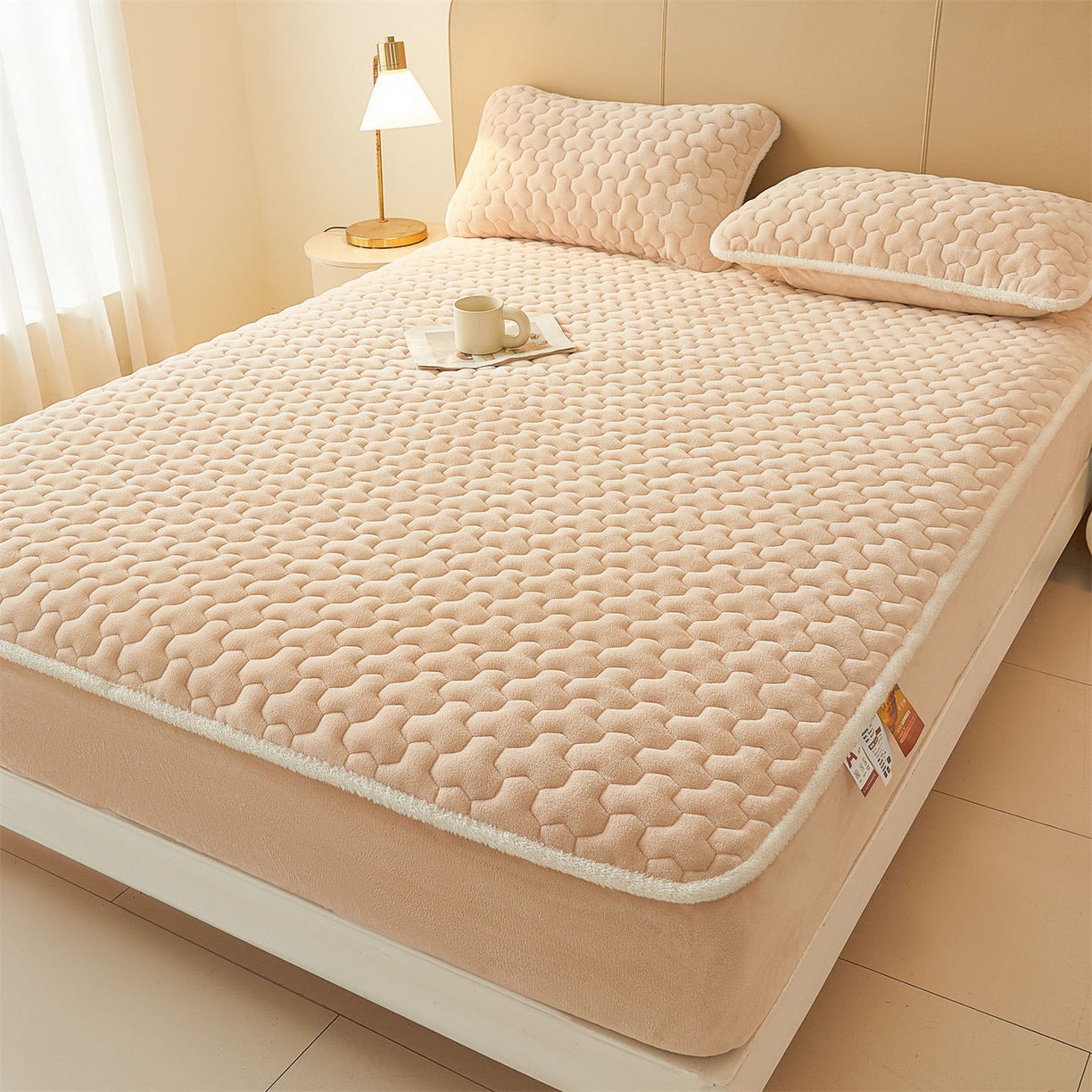 91家纺网 家纺一手货源 找家纺 雯豆家纺 2025冬季新款纯色素色牛奶绒夹棉床笠三件套保暖席梦思保护套牛奶绒夹棉床笠-山茶杏