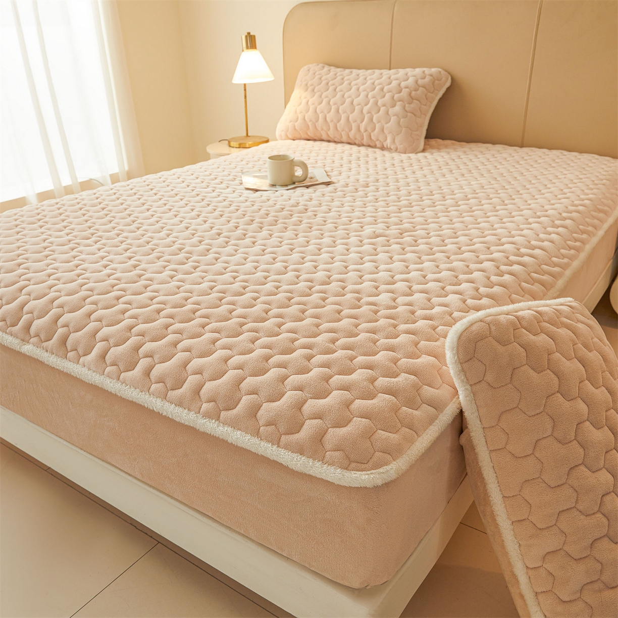 91家纺网 家纺一手货源 找家纺 雯豆家纺 2025冬季新款纯色素色牛奶绒夹棉床笠三件套保暖席梦思保护套牛奶绒夹棉床笠-山茶杏