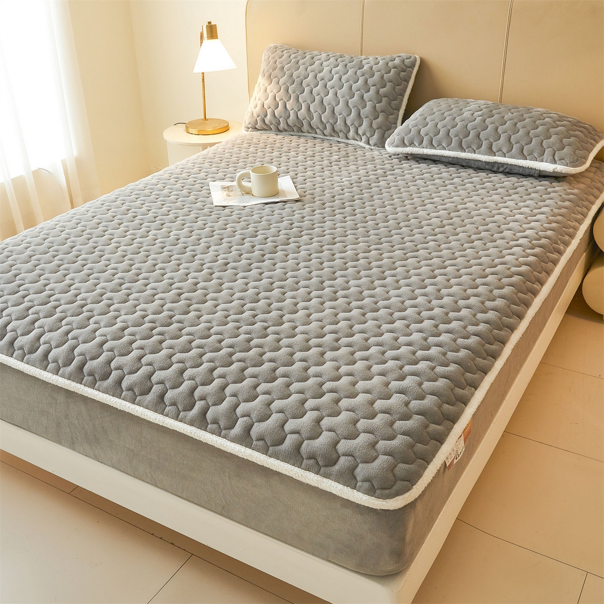 91家纺网 家纺一手货源 找家纺 雯豆家纺 2025冬季新款纯色素色牛奶绒夹棉床笠三件套保暖席梦思保护套牛奶绒夹棉床笠-深空灰