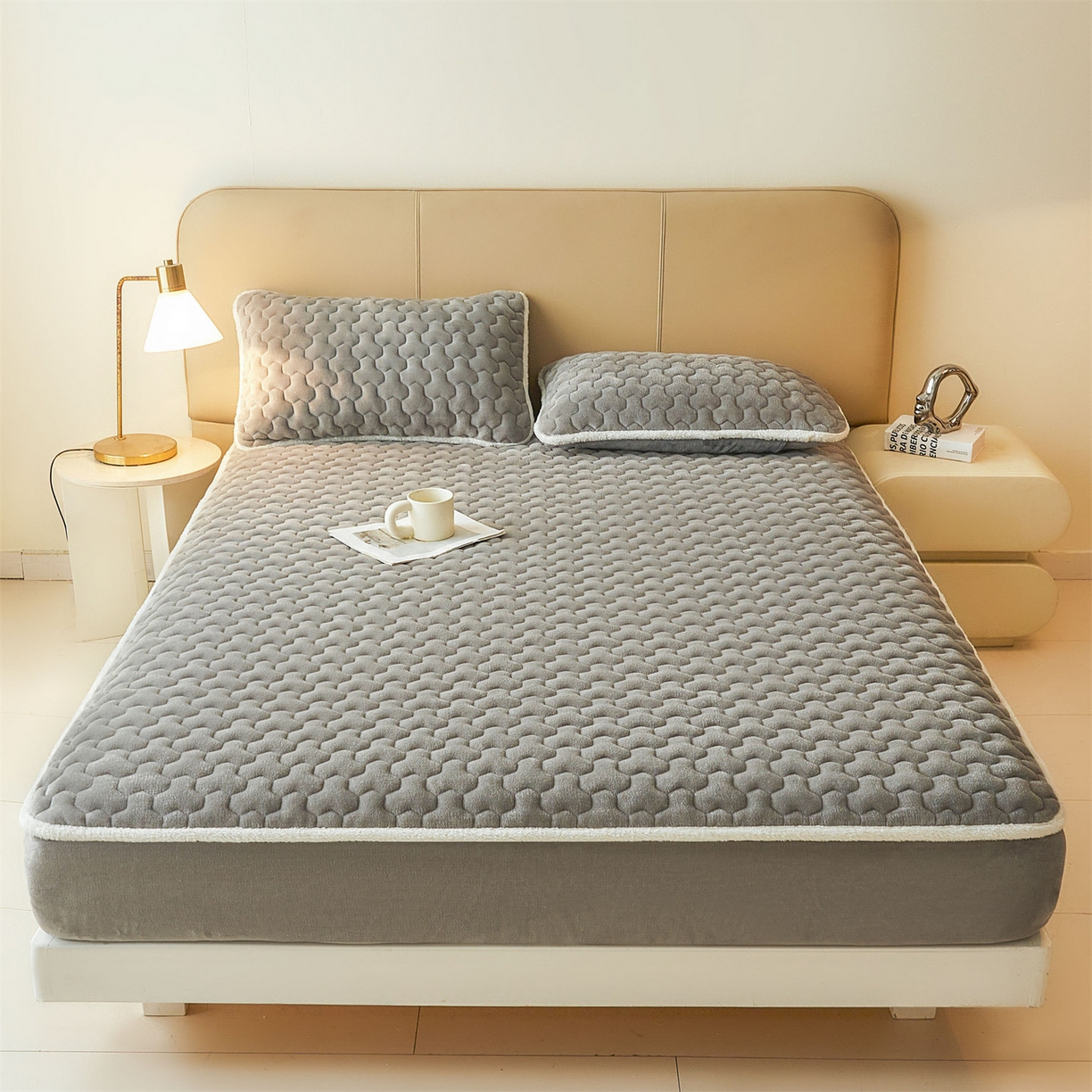 91家纺网 家纺一手货源 找家纺 雯豆家纺 2025冬季新款纯色素色牛奶绒夹棉床笠三件套保暖席梦思保护套牛奶绒夹棉床笠-深空灰