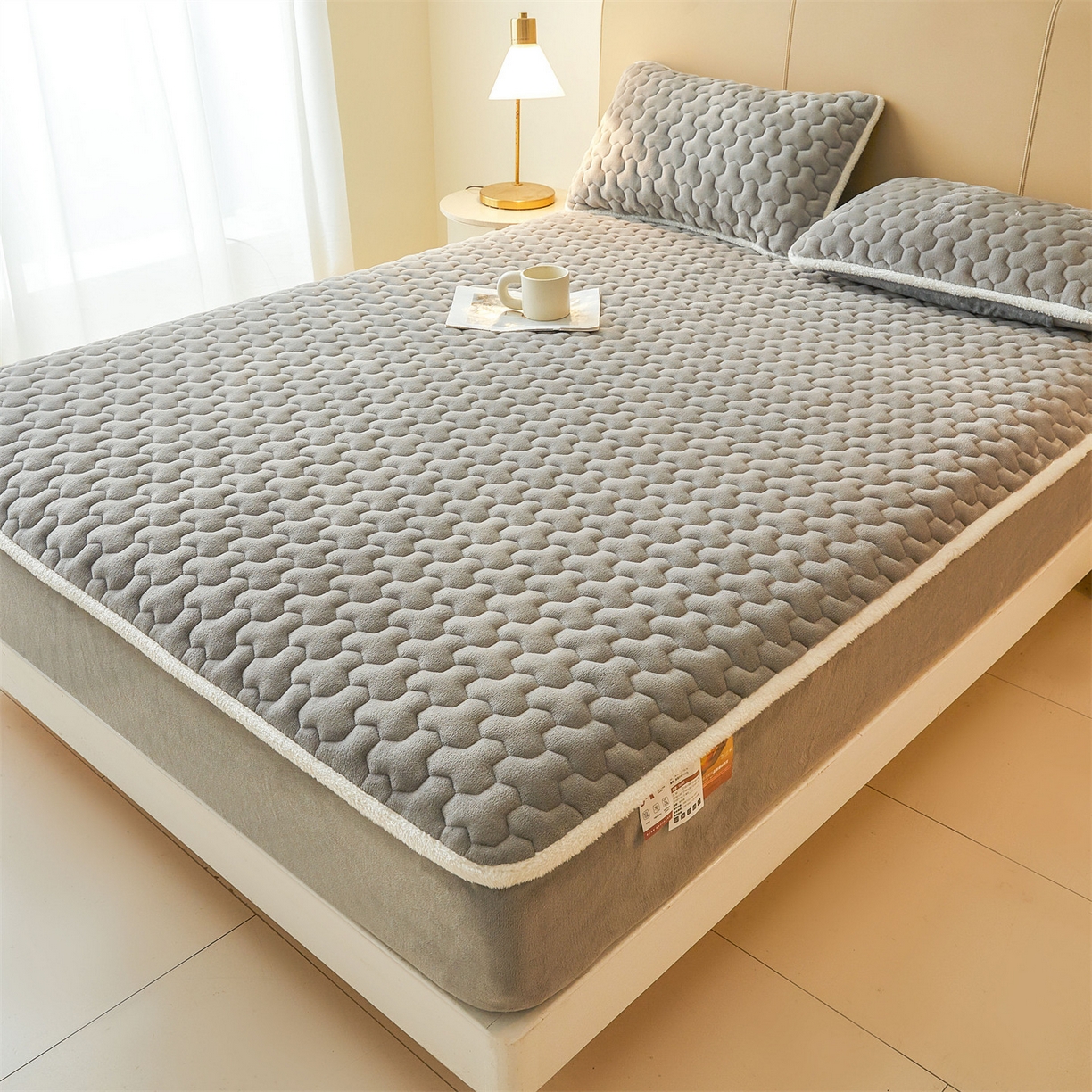 91家纺网 家纺一手货源 找家纺 雯豆家纺 2025冬季新款纯色素色牛奶绒夹棉床笠三件套保暖席梦思保护套牛奶绒夹棉床笠-深空灰