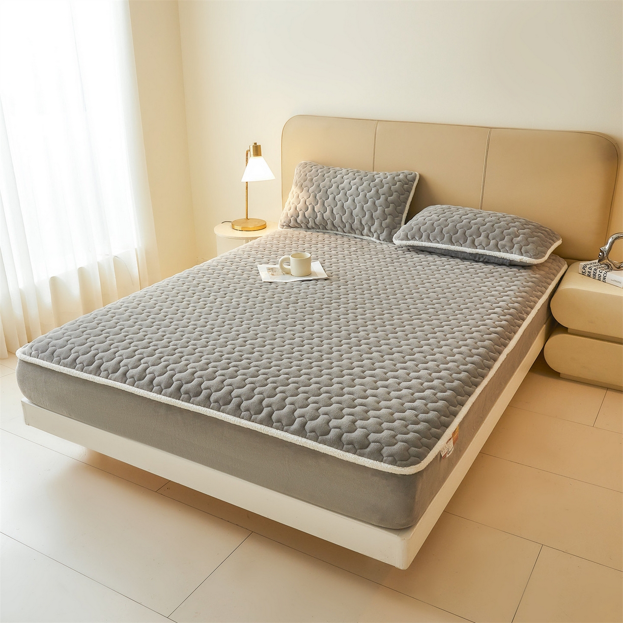 91家纺网 家纺一手货源 找家纺 雯豆家纺 2025冬季新款纯色素色牛奶绒夹棉床笠三件套保暖席梦思保护套牛奶绒夹棉床笠-深空灰