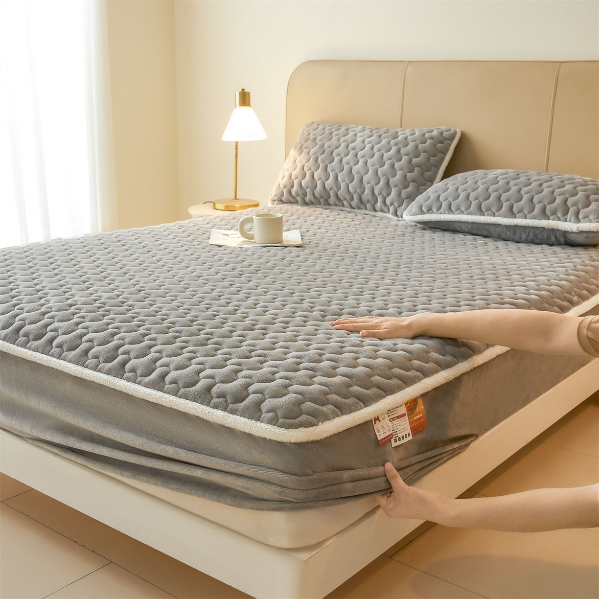 91家纺网 家纺一手货源 找家纺 雯豆家纺 2025冬季新款纯色素色牛奶绒夹棉床笠三件套保暖席梦思保护套牛奶绒夹棉床笠-深空灰