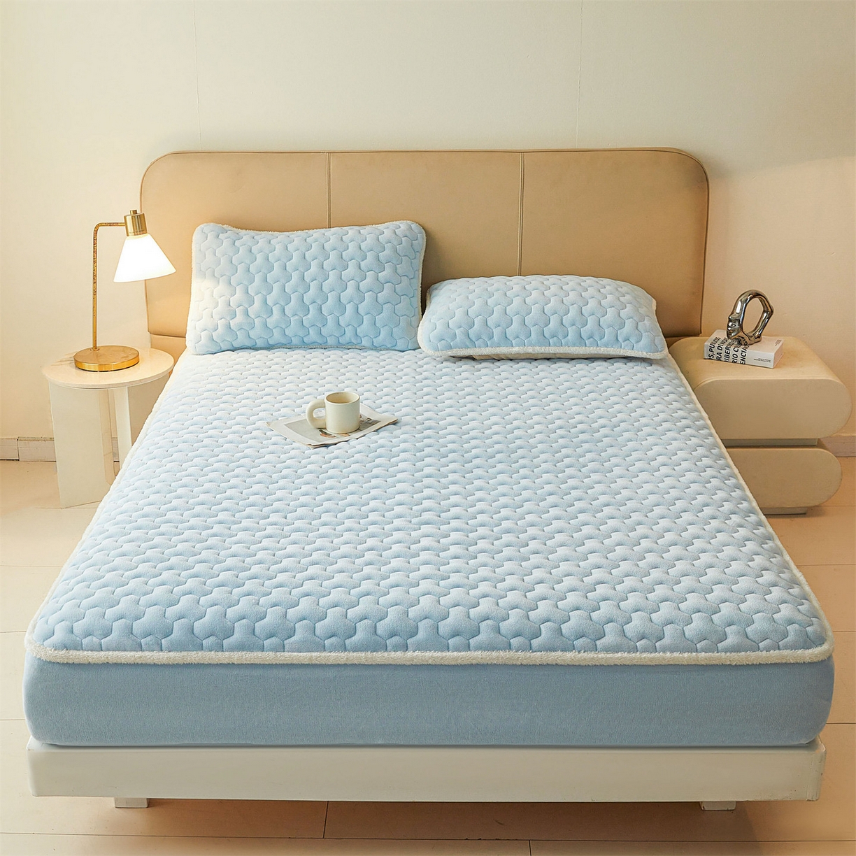 91家纺网 家纺一手货源 找家纺 雯豆家纺 2025冬季新款纯色素色牛奶绒夹棉床笠三件套保暖席梦思保护套牛奶绒夹棉床笠-天蓝