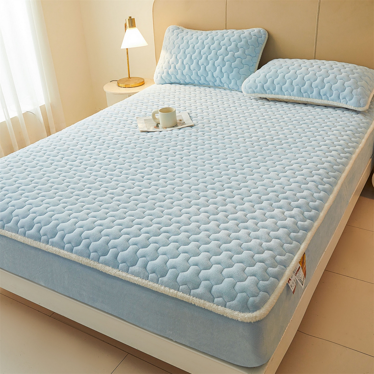 91家纺网 家纺一手货源 找家纺 雯豆家纺 2025冬季新款纯色素色牛奶绒夹棉床笠三件套保暖席梦思保护套牛奶绒夹棉床笠-天蓝