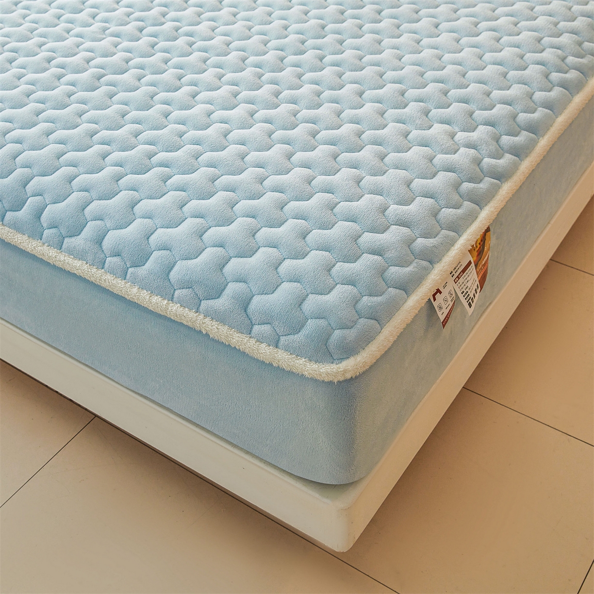 91家纺网 家纺一手货源 找家纺 雯豆家纺 2025冬季新款纯色素色牛奶绒夹棉床笠三件套保暖席梦思保护套牛奶绒夹棉床笠-天蓝