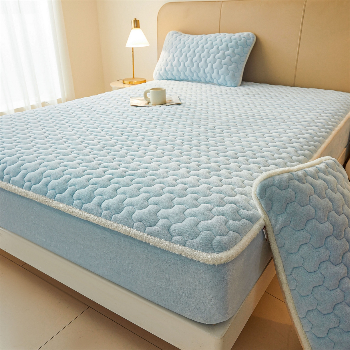 91家纺网 家纺一手货源 找家纺 雯豆家纺 2025冬季新款纯色素色牛奶绒夹棉床笠三件套保暖席梦思保护套牛奶绒夹棉床笠-天蓝