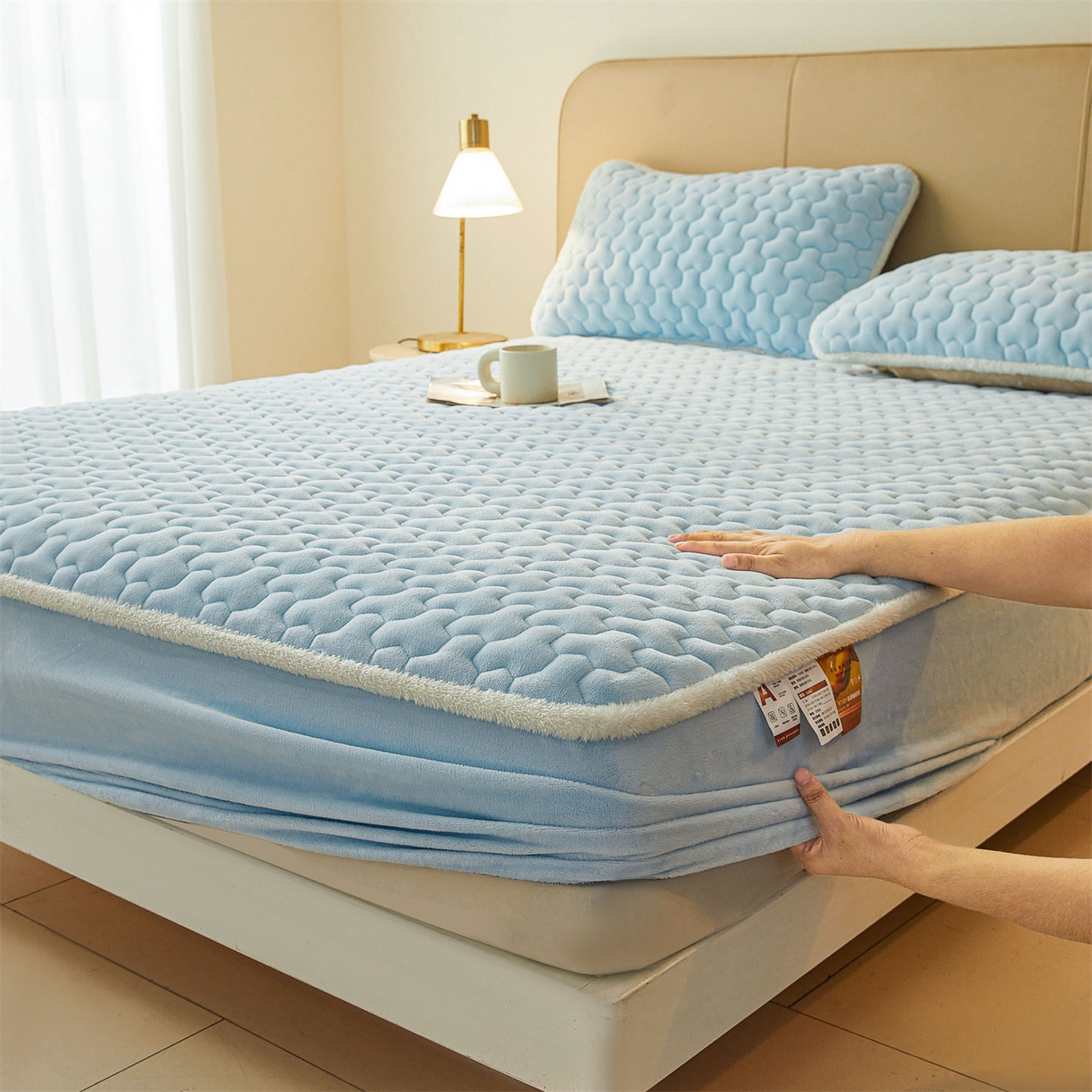 91家纺网 家纺一手货源 找家纺 雯豆家纺 2025冬季新款纯色素色牛奶绒夹棉床笠三件套保暖席梦思保护套牛奶绒夹棉床笠-天蓝