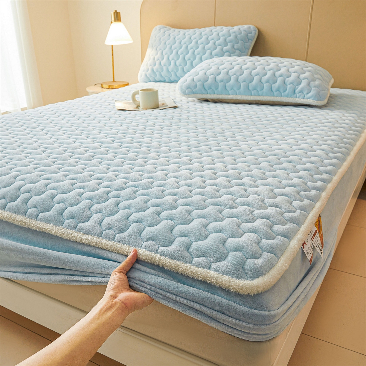 91家纺网 家纺一手货源 找家纺 雯豆家纺 2025冬季新款纯色素色牛奶绒夹棉床笠三件套保暖席梦思保护套牛奶绒夹棉床笠-天蓝