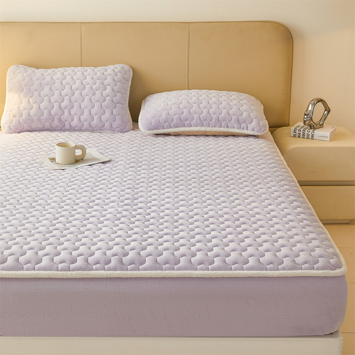 91家纺网 家纺一手货源 找家纺 雯豆家纺 2025冬季新款纯色素色牛奶绒夹棉床笠三件套保暖席梦思保护套牛奶绒夹棉床笠-雪青