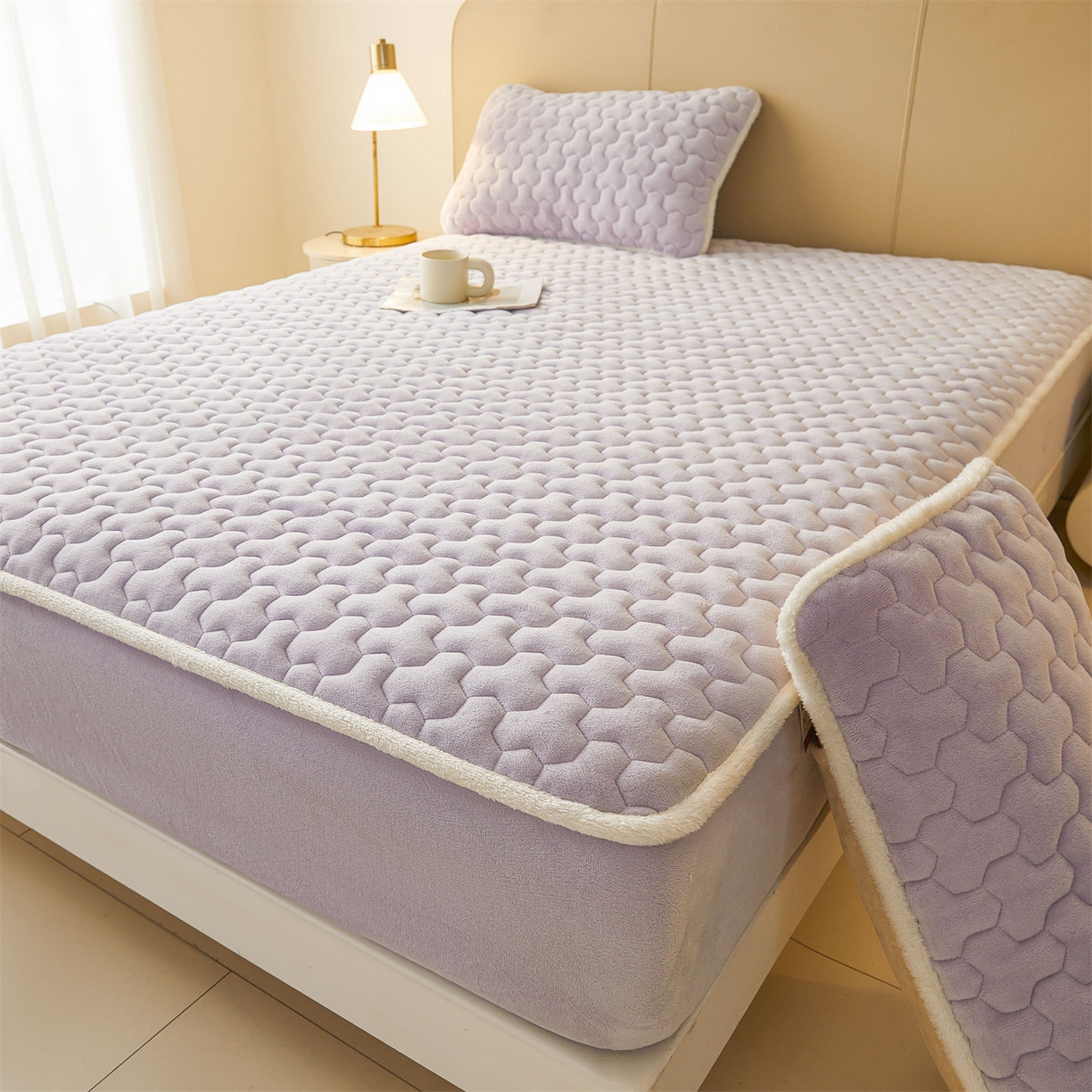 91家纺网 家纺一手货源 找家纺 雯豆家纺 2025冬季新款纯色素色牛奶绒夹棉床笠三件套保暖席梦思保护套牛奶绒夹棉床笠-雪青