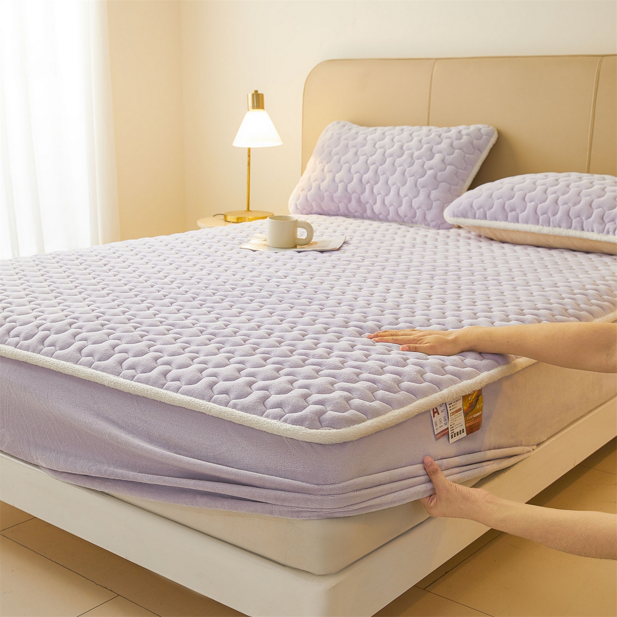 91家纺网 家纺一手货源 找家纺 雯豆家纺 2025冬季新款纯色素色牛奶绒夹棉床笠三件套保暖席梦思保护套牛奶绒夹棉床笠-雪青