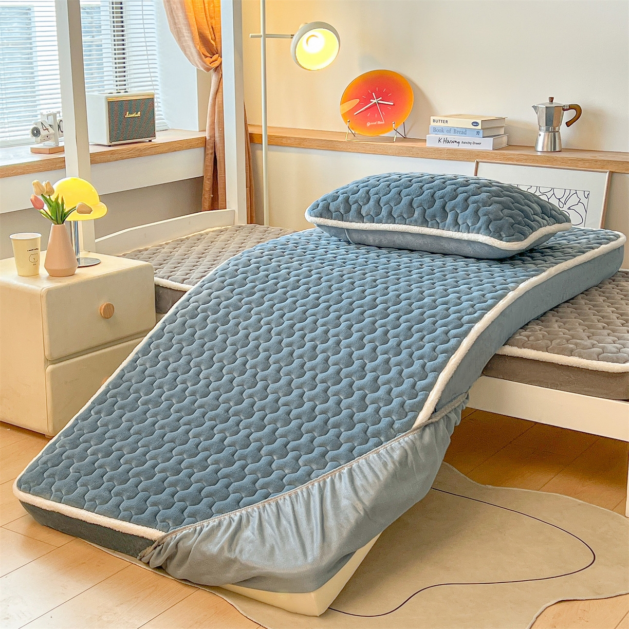 91家纺网 家纺一手货源 找家纺 雯豆 2025冬季新品牛奶绒夹棉床笠大学生床垫保护套纯色素色床罩牛奶绒夹棉床笠-碧海蓝