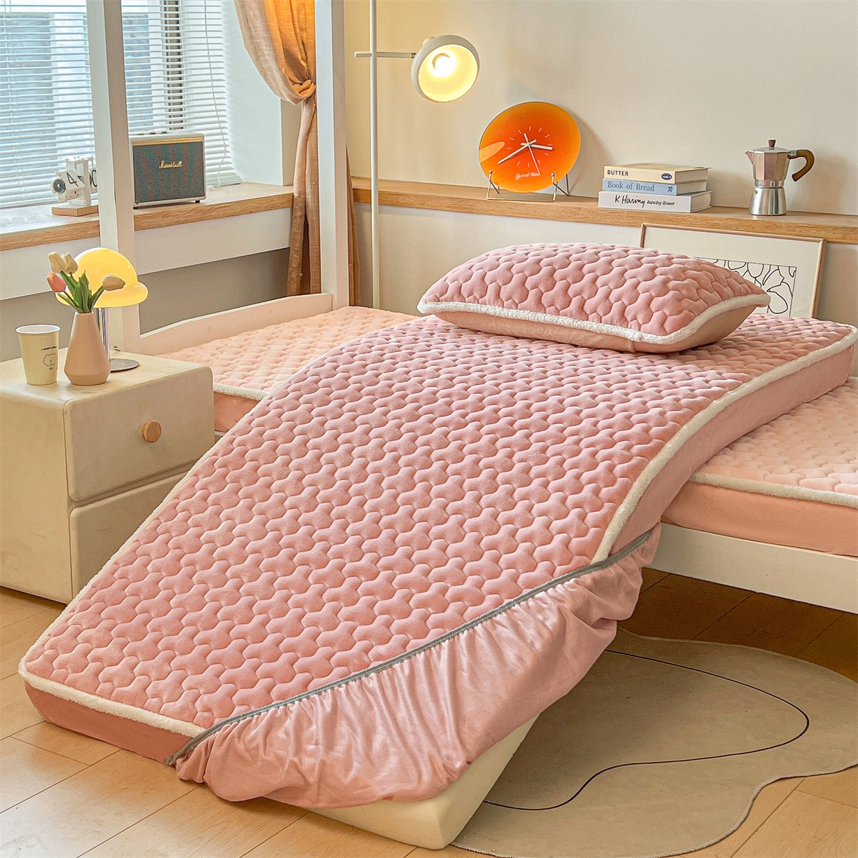 91家纺网 家纺一手货源 找家纺 雯豆 2025冬季新品牛奶绒夹棉床笠大学生床垫保护套纯色素色床罩牛奶绒夹棉床笠-格调粉