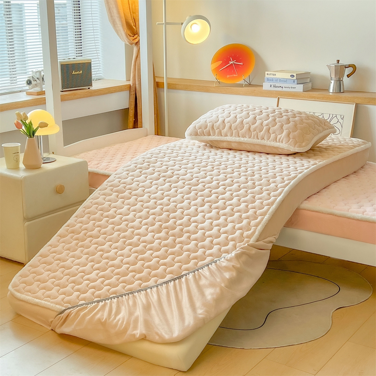 91家纺网 家纺一手货源 找家纺 雯豆 2025冬季新品牛奶绒夹棉床笠大学生床垫保护套纯色素色床罩牛奶绒夹棉床笠-山茶杏