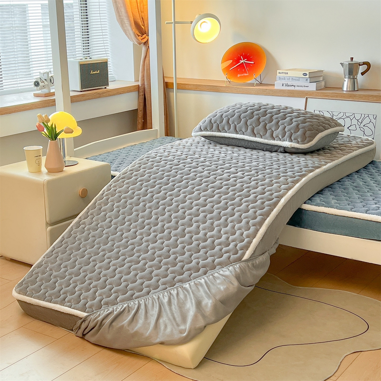 91家纺网 家纺一手货源 找家纺 雯豆 2025冬季新品牛奶绒夹棉床笠大学生床垫保护套纯色素色床罩牛奶绒夹棉床笠-深空灰