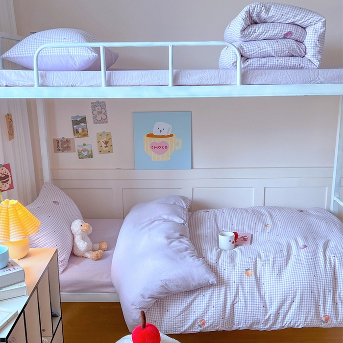 91家纺网 家纺一手货源 找家纺 玉海棠家纺 2025新款云感双层纱提花学生宿舍三件套上下铺三件套 草莓甜心