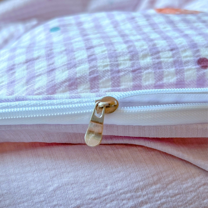 91家纺网 家纺一手货源 找家纺 玉海棠家纺 2025新款云感双层纱提花学生宿舍三件套上下铺三件套 草莓甜心