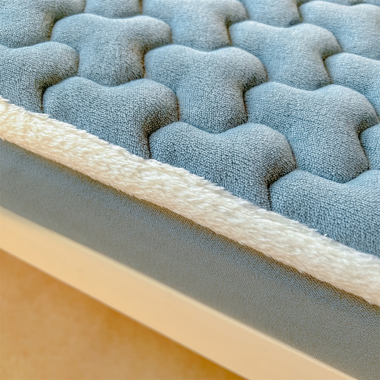 91家纺网 家纺一手货源 找家纺 雯豆 2025冬季新品牛奶绒夹棉床笠大学生床垫保护套纯色素色床罩牛奶绒夹棉床笠-碧海蓝