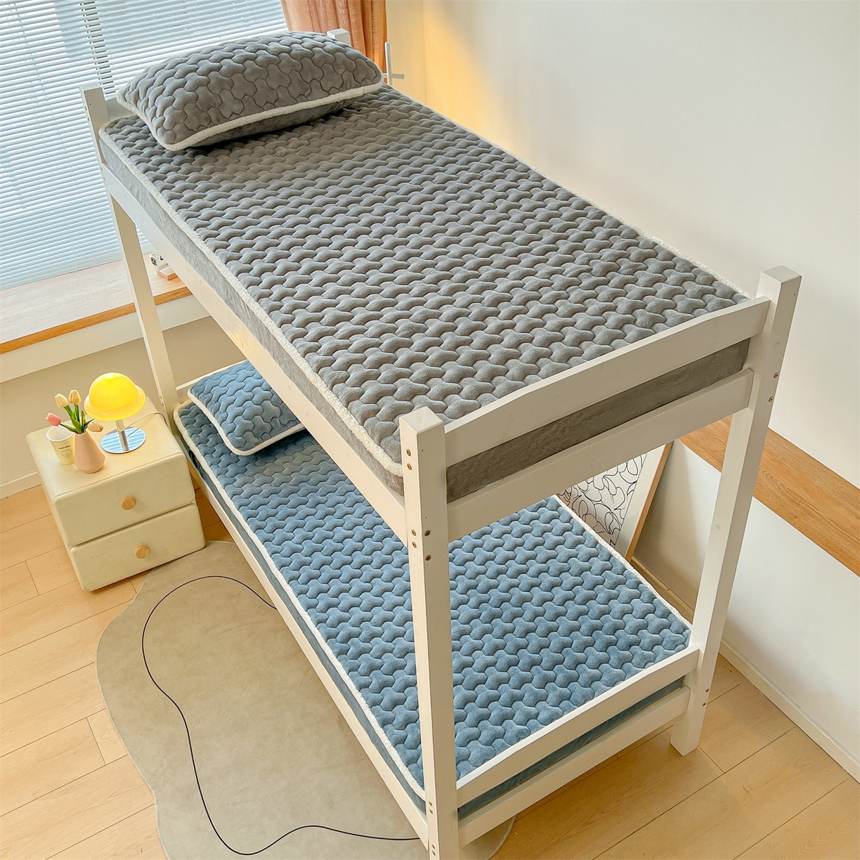 91家纺网 家纺一手货源 找家纺 雯豆 2025冬季新品牛奶绒夹棉床笠大学生床垫保护套纯色素色床罩牛奶绒夹棉床笠-碧海蓝