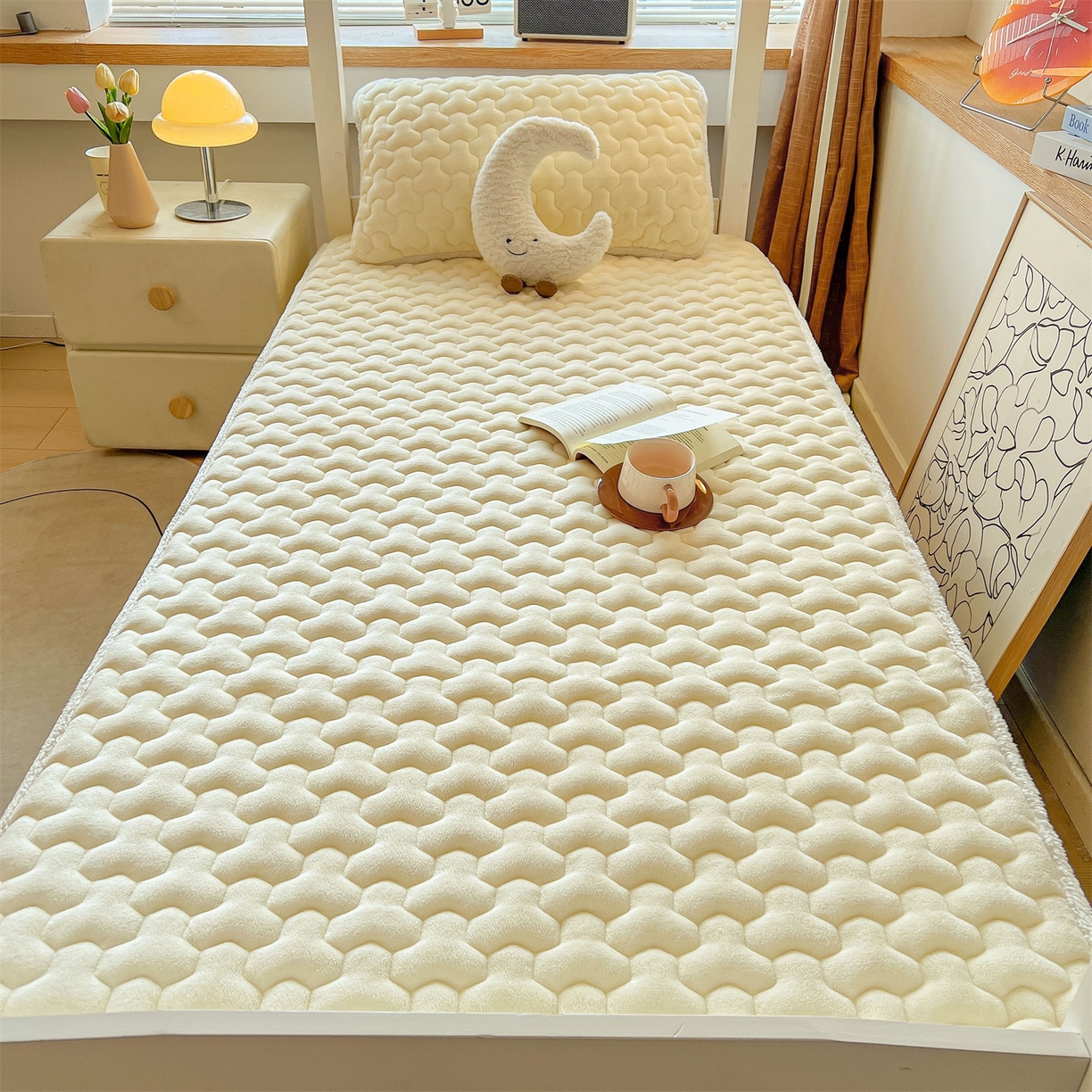 91家纺网 家纺一手货源 找家纺 雯豆 2025冬季新品牛奶绒夹棉床笠大学生床垫保护套纯色素色床罩牛奶绒夹棉床笠-点黄