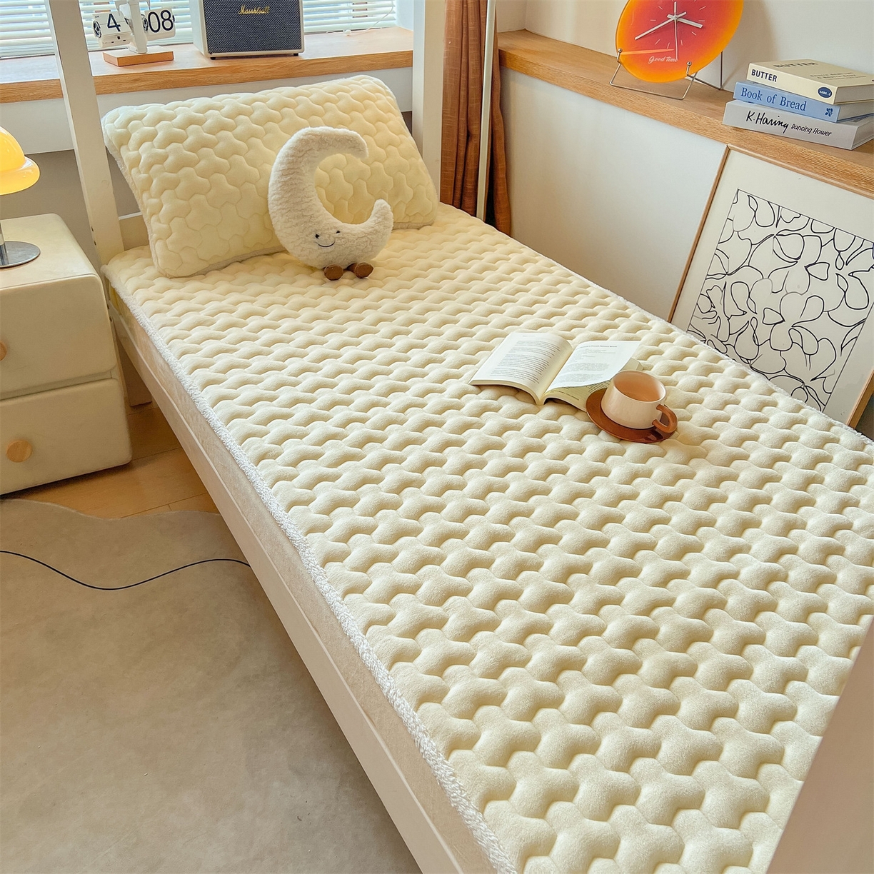 91家纺网 家纺一手货源 找家纺 雯豆 2025冬季新品牛奶绒夹棉床笠大学生床垫保护套纯色素色床罩牛奶绒夹棉床笠-点黄