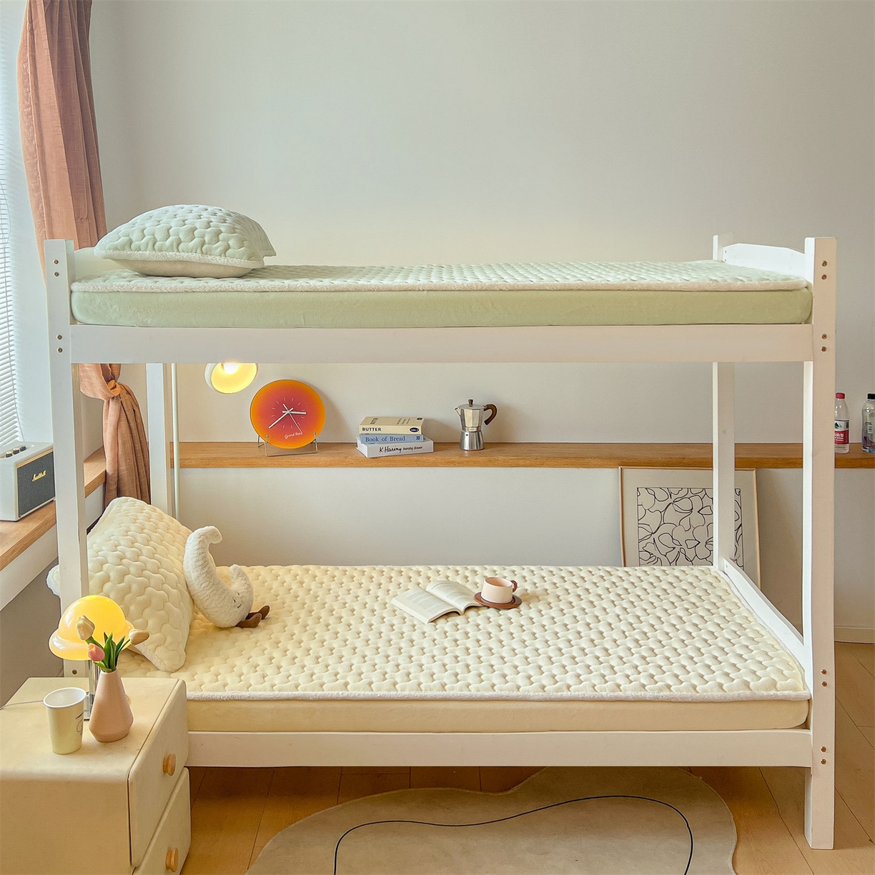 91家纺网 家纺一手货源 找家纺 雯豆 2025冬季新品牛奶绒夹棉床笠大学生床垫保护套纯色素色床罩牛奶绒夹棉床笠-点黄