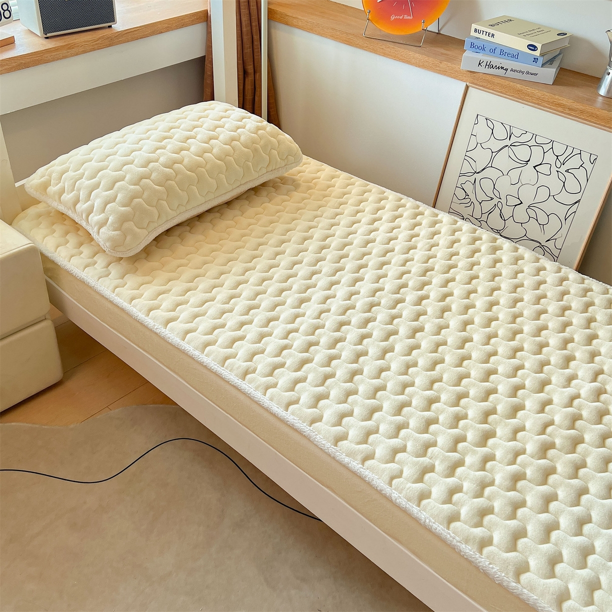 91家纺网 家纺一手货源 找家纺 雯豆 2025冬季新品牛奶绒夹棉床笠大学生床垫保护套纯色素色床罩牛奶绒夹棉床笠-点黄