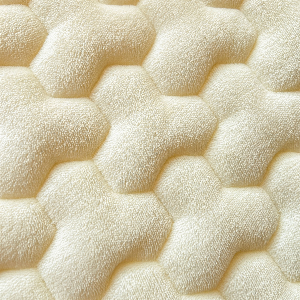 91家纺网 家纺一手货源 找家纺 雯豆 2025冬季新品牛奶绒夹棉床笠大学生床垫保护套纯色素色床罩牛奶绒夹棉床笠-点黄