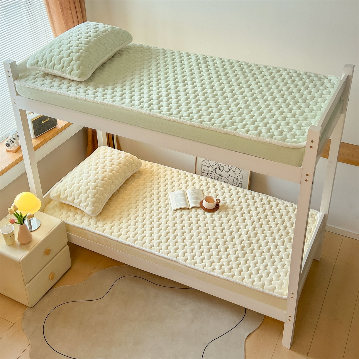 91家纺网 家纺一手货源 找家纺 雯豆 2025冬季新品牛奶绒夹棉床笠大学生床垫保护套纯色素色床罩牛奶绒夹棉床笠-点黄