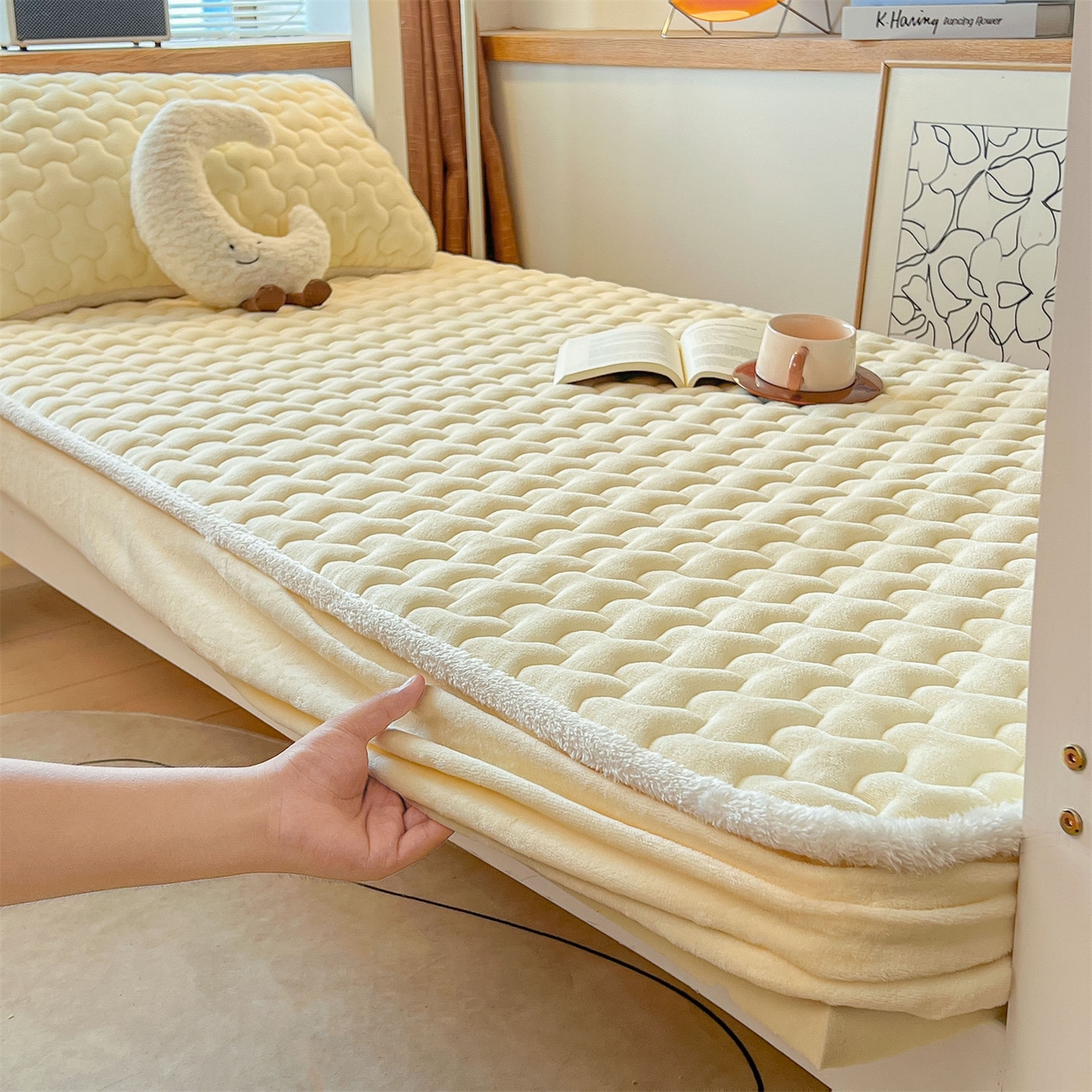 91家纺网 家纺一手货源 找家纺 雯豆 2025冬季新品牛奶绒夹棉床笠大学生床垫保护套纯色素色床罩牛奶绒夹棉床笠-点黄