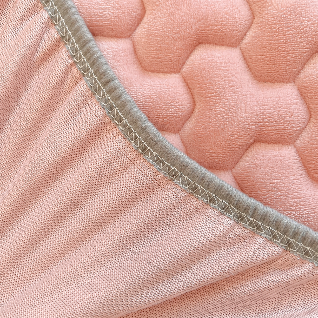 91家纺网 家纺一手货源 找家纺 雯豆 2025冬季新品牛奶绒夹棉床笠大学生床垫保护套纯色素色床罩牛奶绒夹棉床笠-格调粉